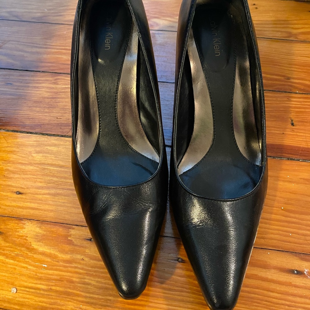 Size 7 Women’s Calvin Klein Dolly Heel EUC Black
